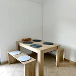 Nikos Lejlighed *